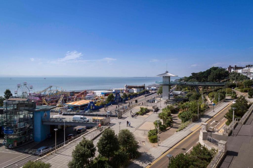 Marine Villa Hotel & Suites - Close To Beach, Train Station & Southend Airport Exterior foto