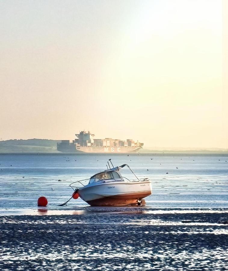 Marine Villa Hotel & Suites - Close To Beach, Train Station & Southend Airport Exterior foto